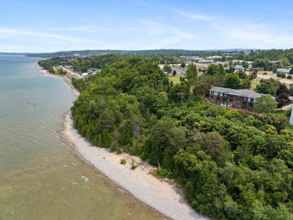 1134 Charlevoix Avenue Unit: 8