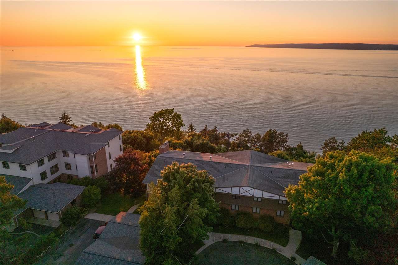 1134 Charlevoix Avenue Unit: 8
