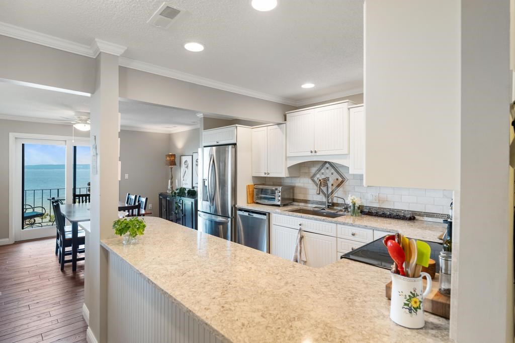 1134 Charlevoix Avenue Unit: 8
