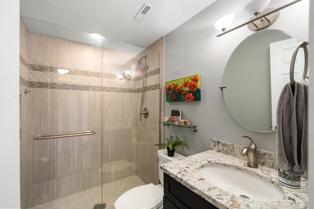 1134 Charlevoix Avenue Unit: 8