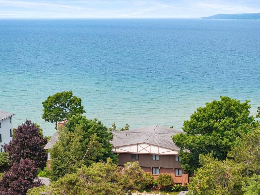 1134 Charlevoix Avenue Unit: 8