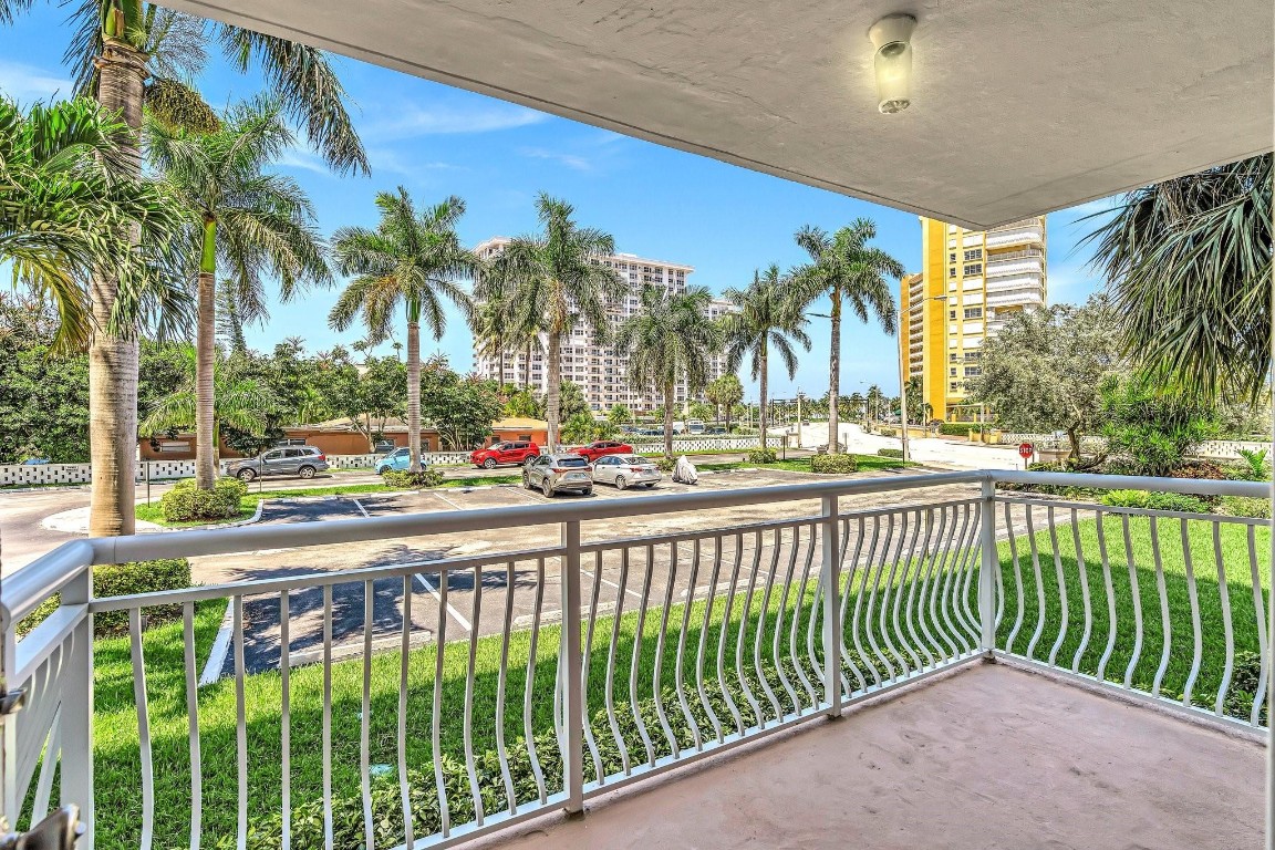 301 N Ocean Blvd 105