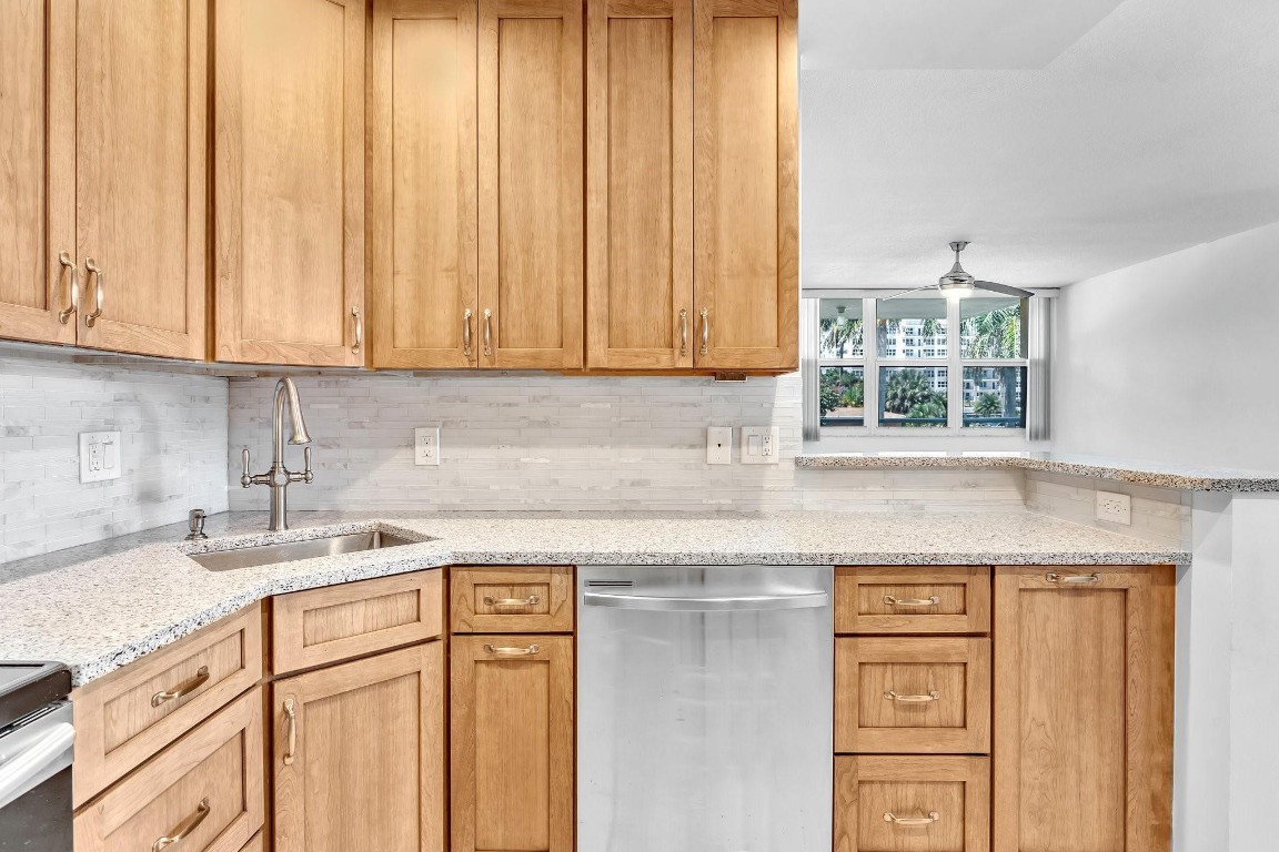 301 N Ocean Blvd 105