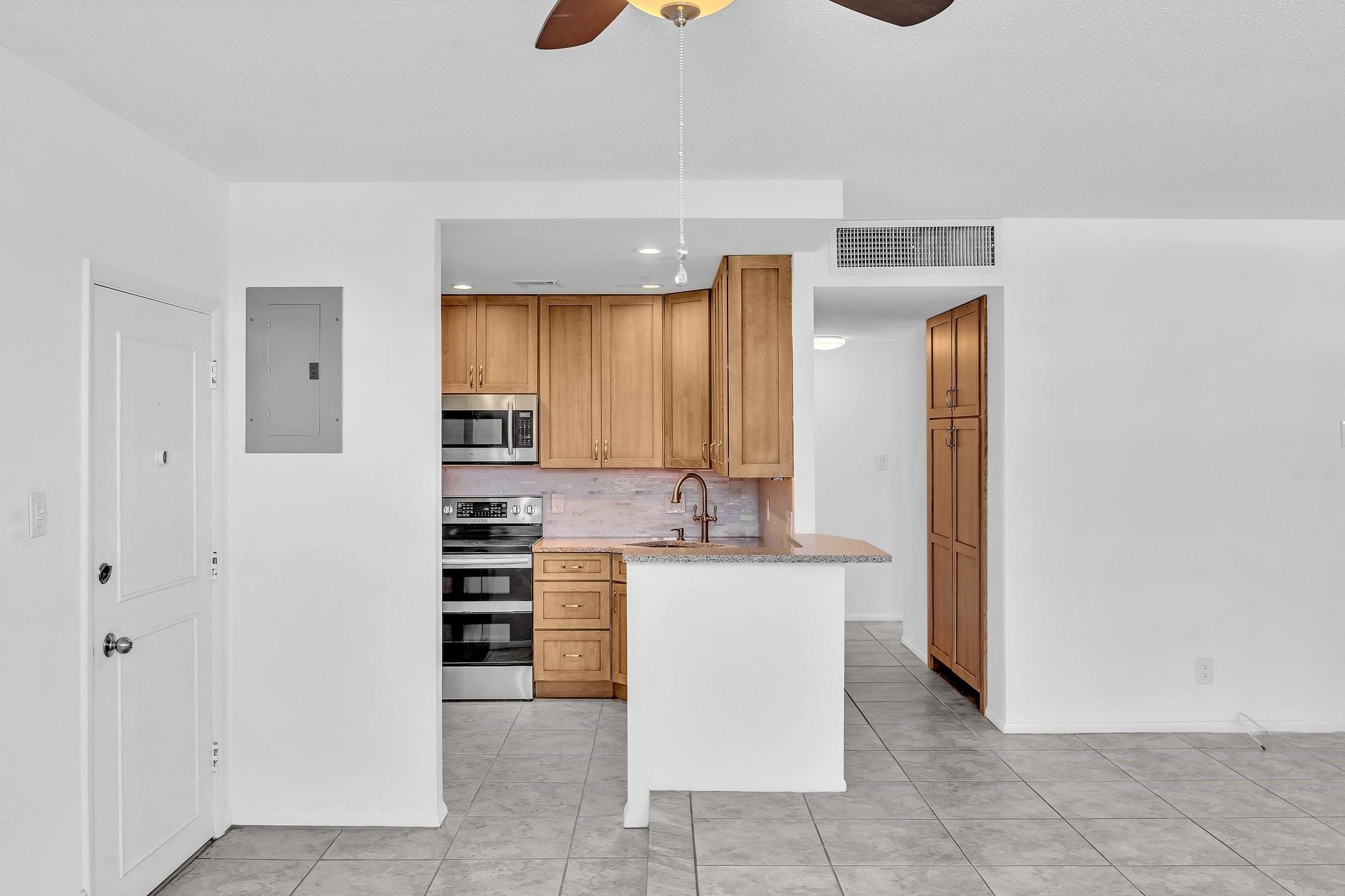 301 N Ocean Blvd 105