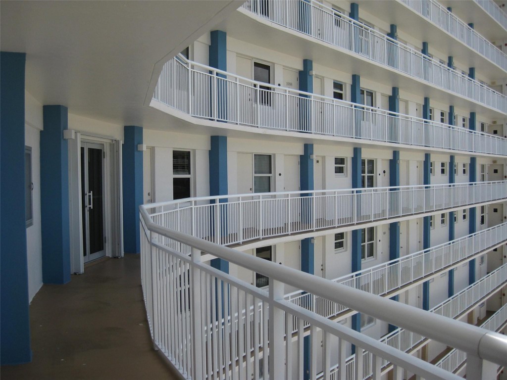 301 N Ocean Blvd 909