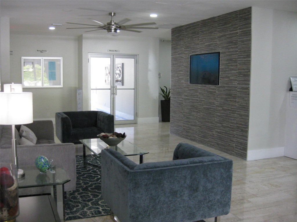 301 N Ocean Blvd 909