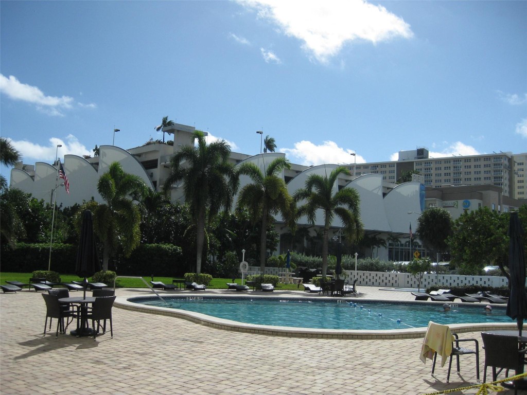 301 N Ocean Blvd 909