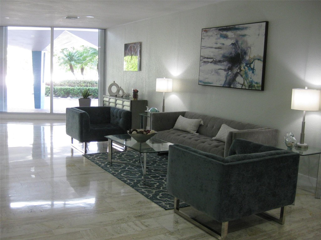 301 N Ocean Blvd 909