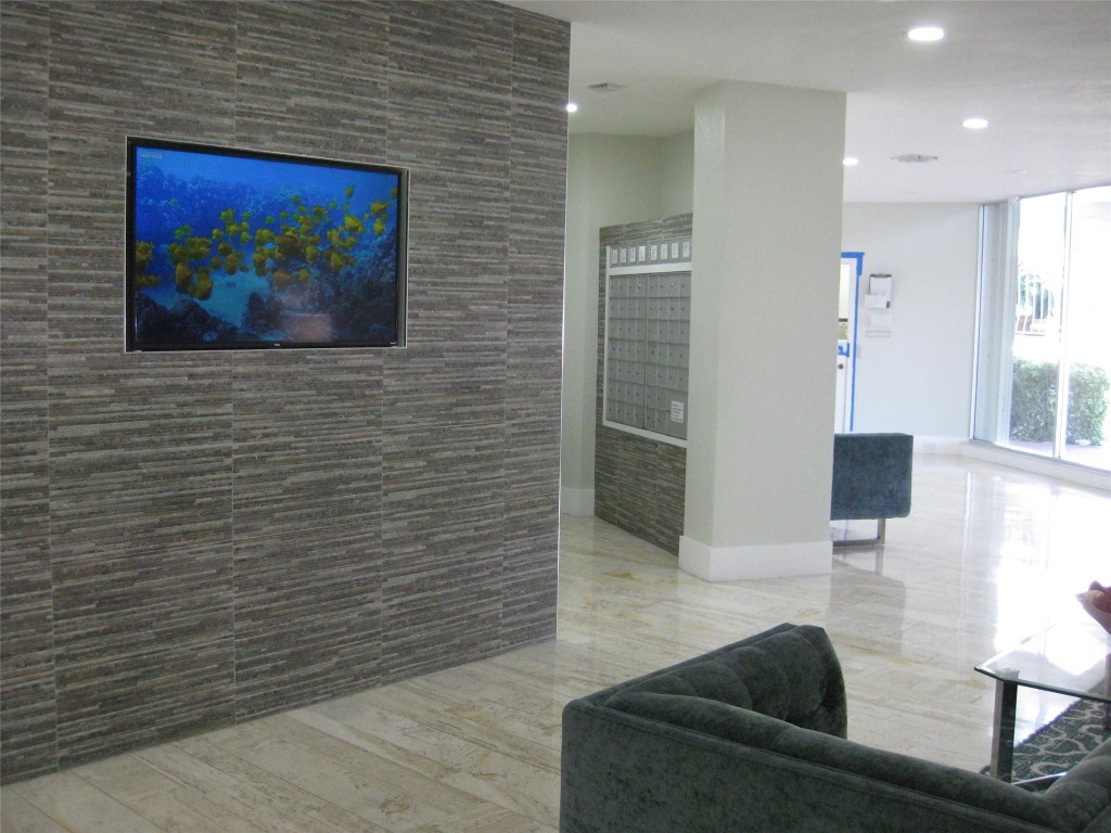 301 N Ocean Blvd 909