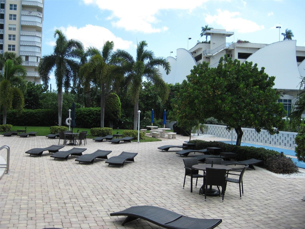 301 N Ocean Blvd 909