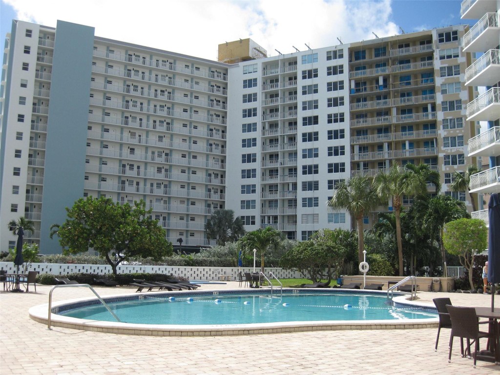 301 N Ocean Blvd 909