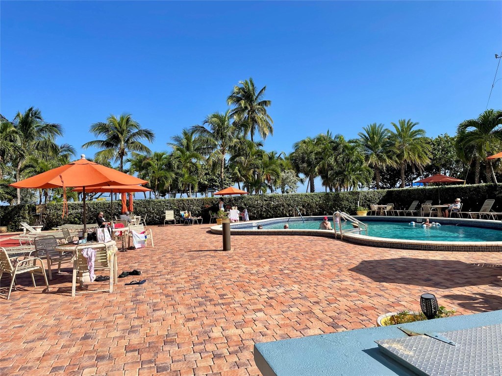 305 N Pompano Beach Blvd 405