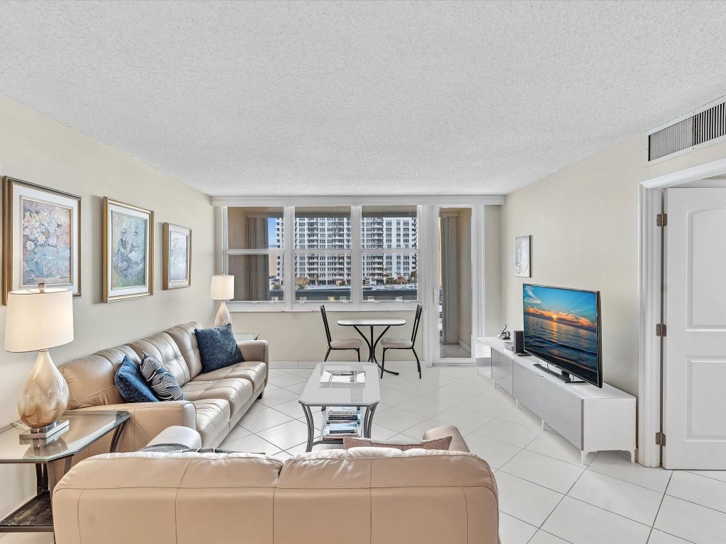 305 N Pompano Beach Blvd 405