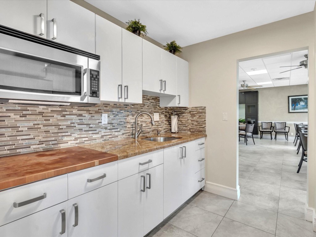 305 N Pompano Beach Blvd 405