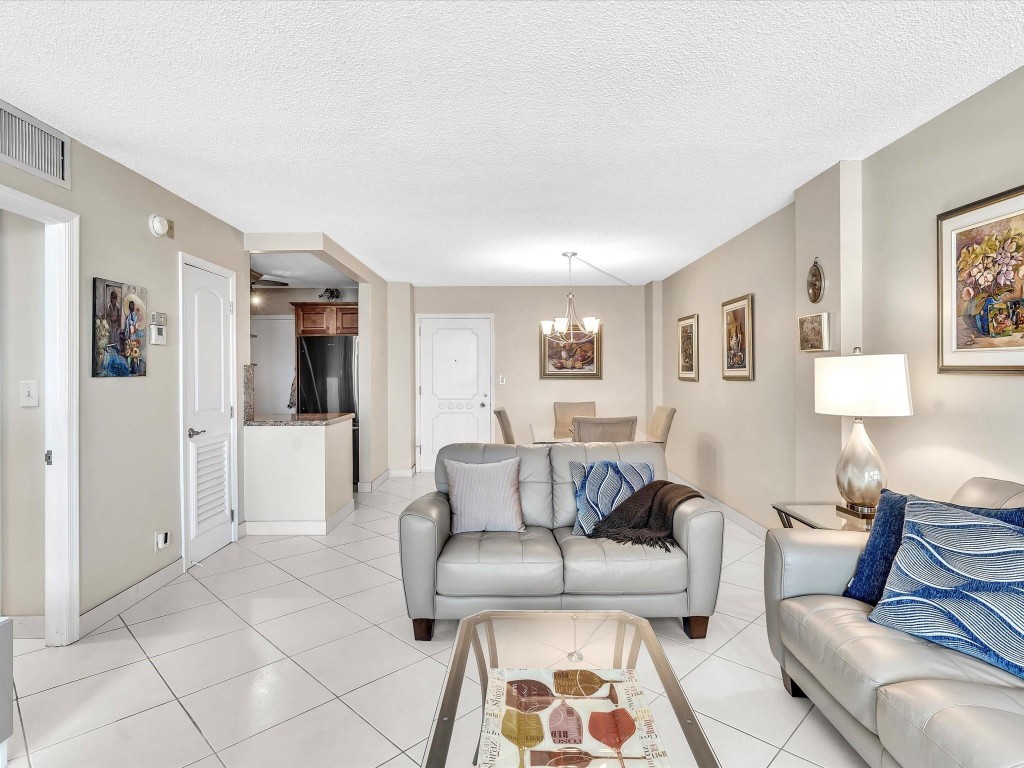 305 N Pompano Beach Blvd 405