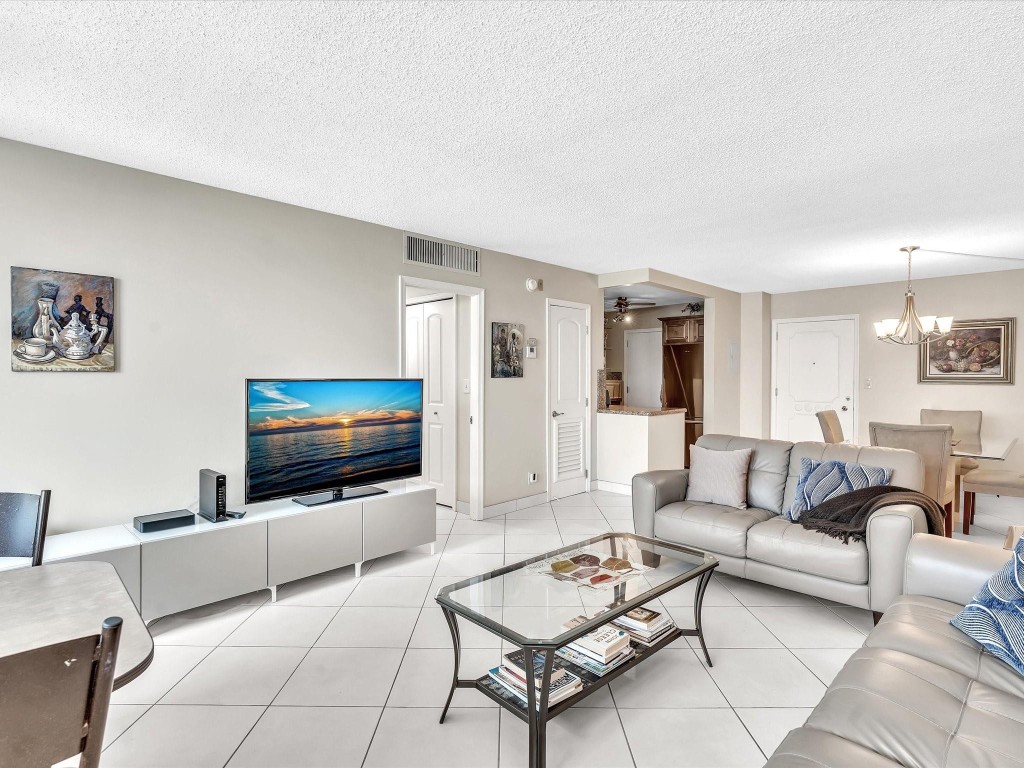 305 N Pompano Beach Blvd 405