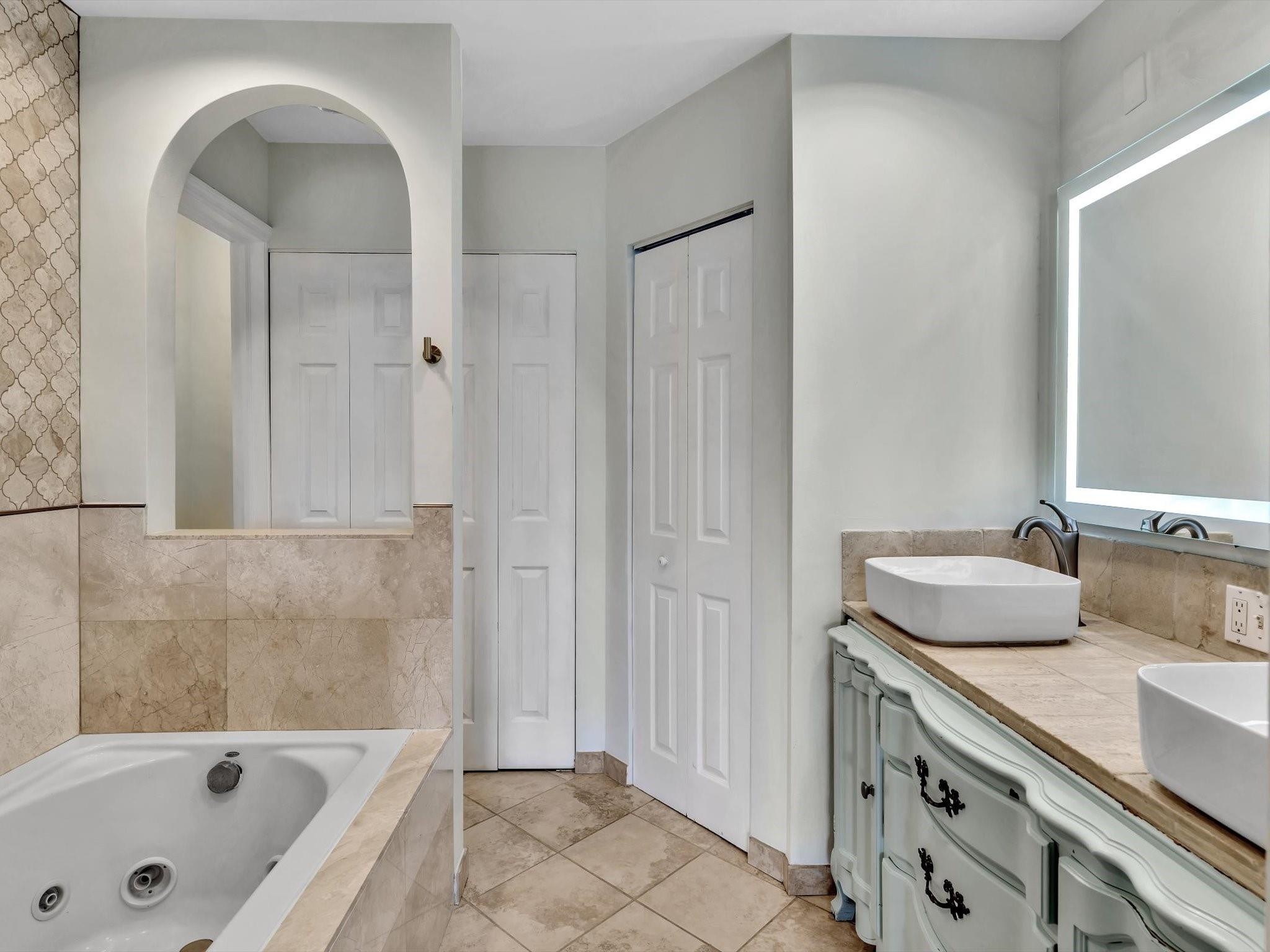 110 Cypress Club Dr 125