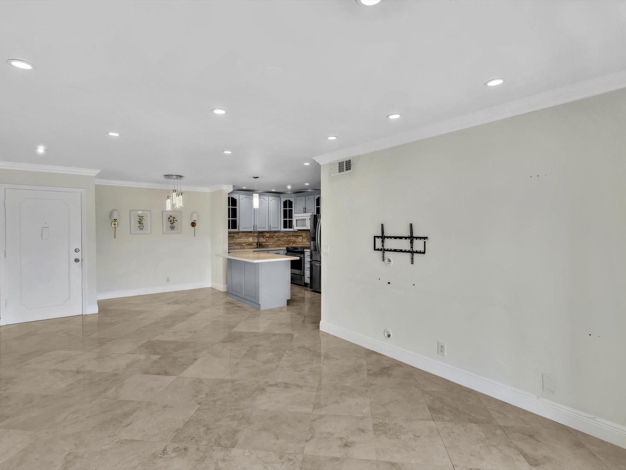 110 Cypress Club Dr 125