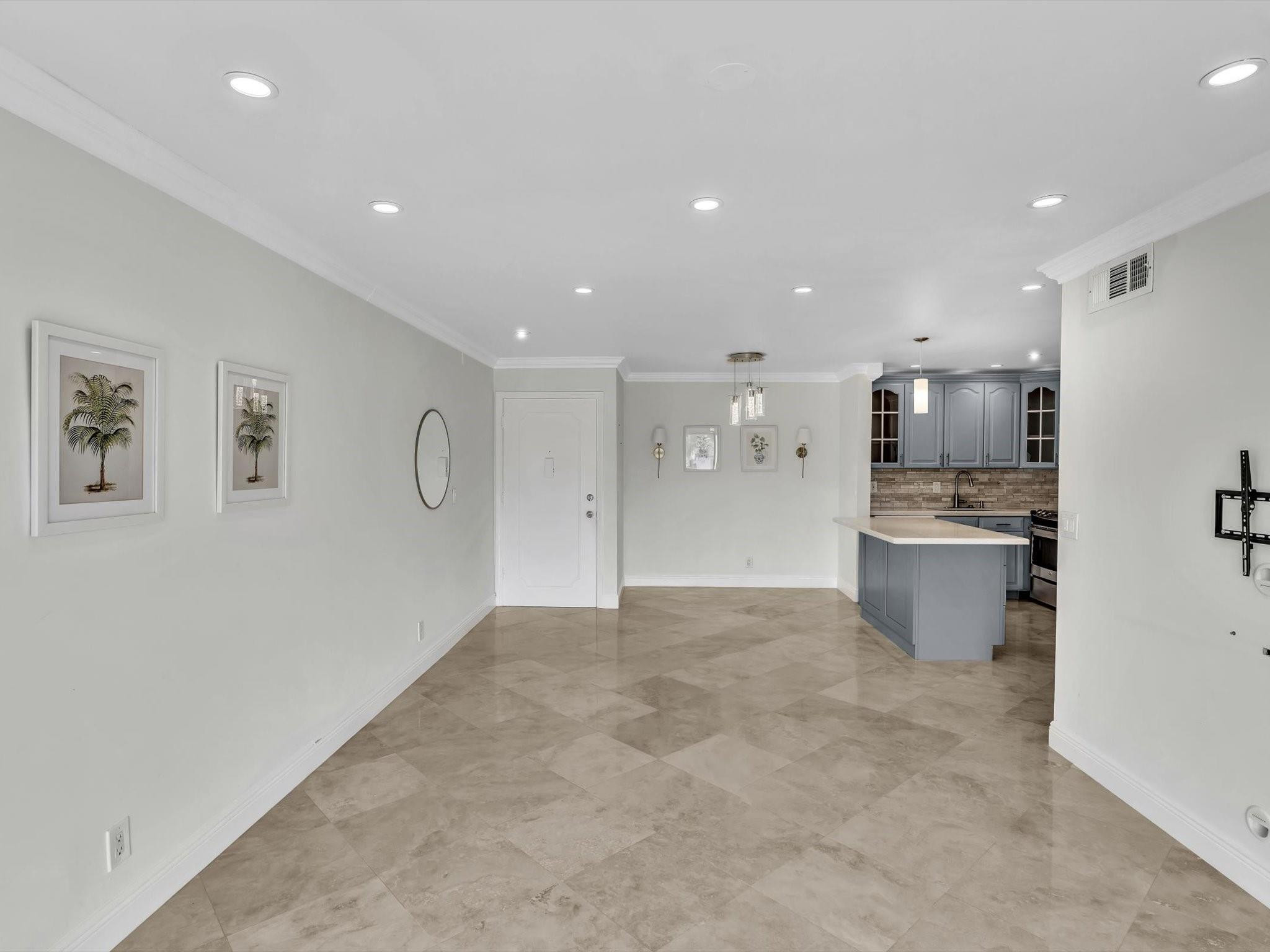 110 Cypress Club Dr 125