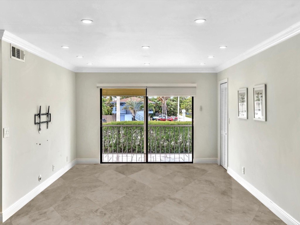 110 Cypress Club Dr 125