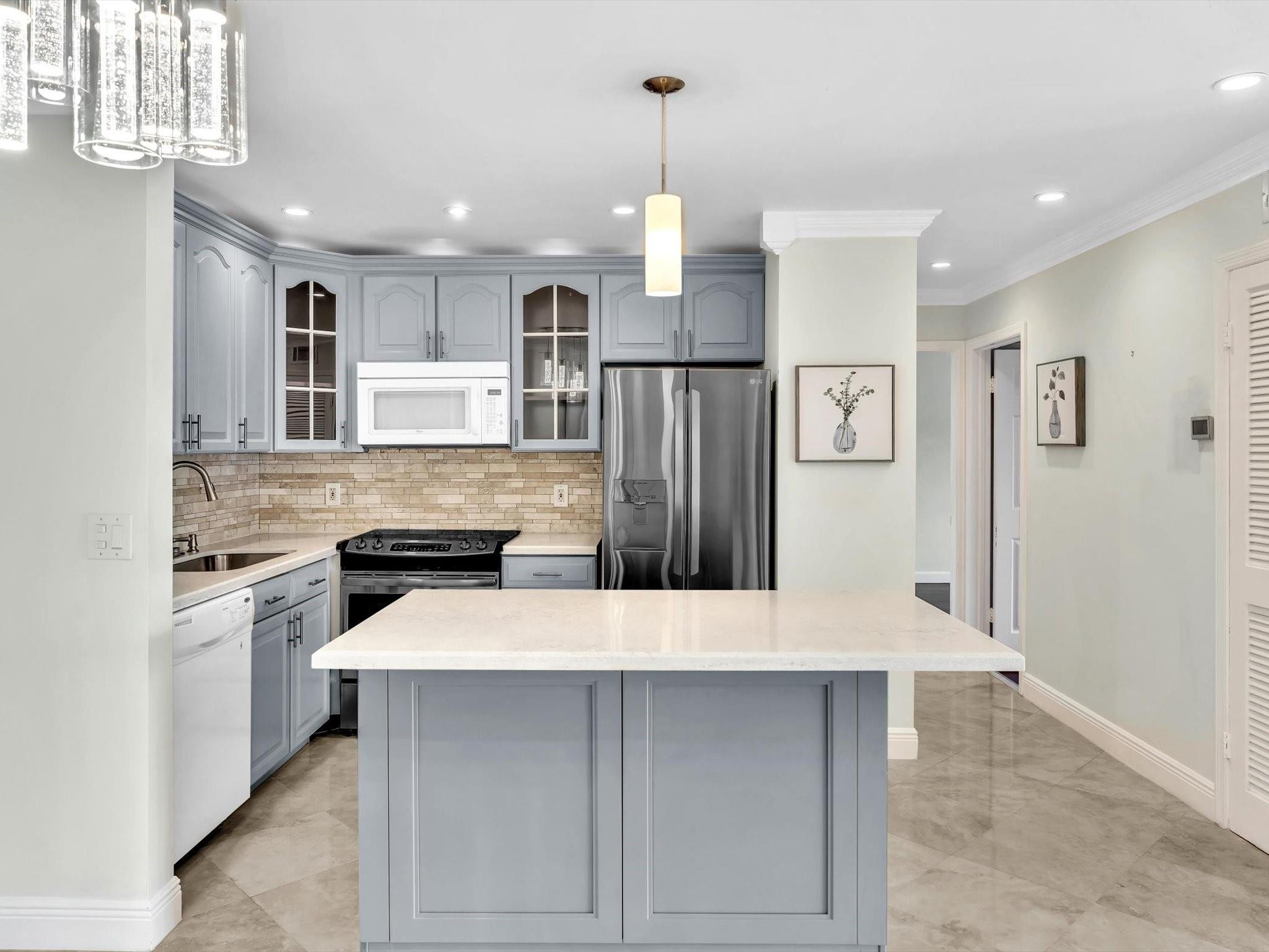 110 Cypress Club Dr 125