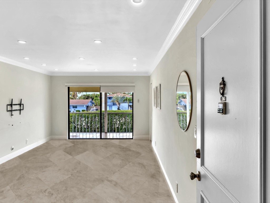 110 Cypress Club Dr 125