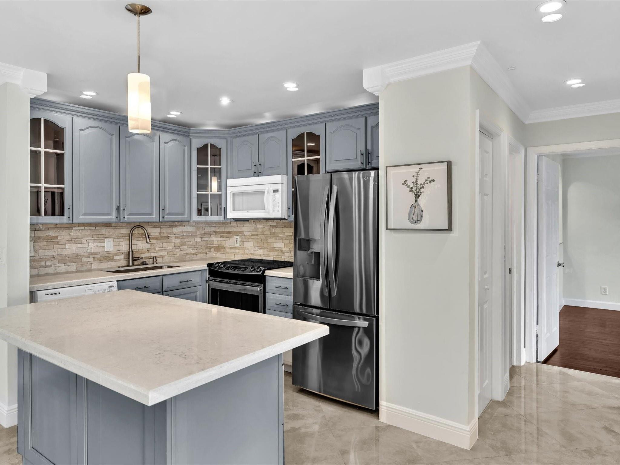 110 Cypress Club Dr 125