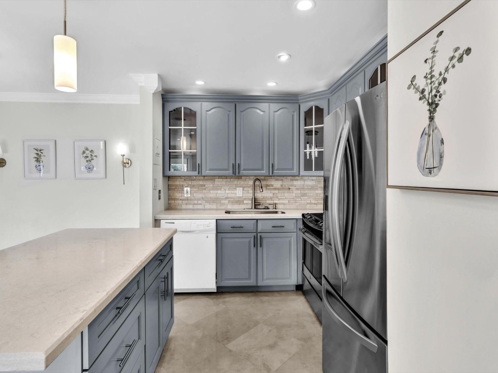 110 Cypress Club Dr 125