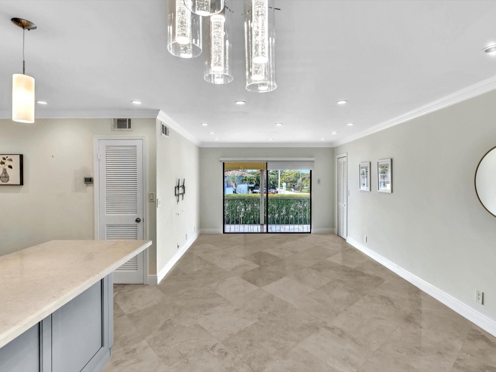 110 Cypress Club Dr 125