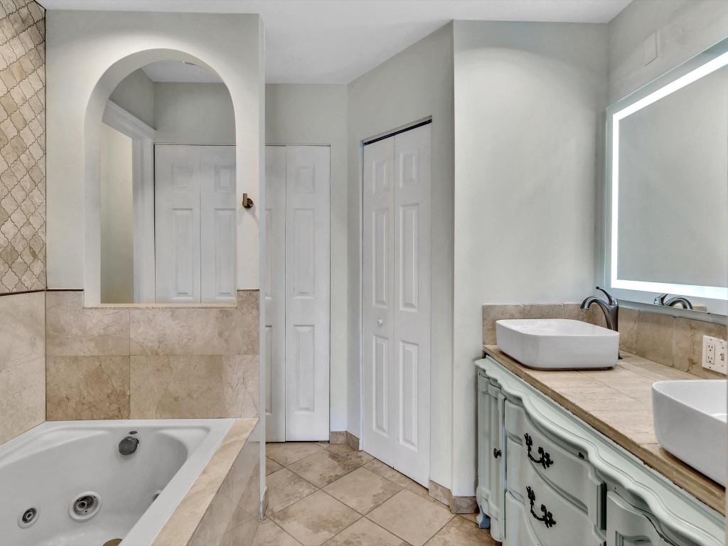 110 Cypress Club Dr 125