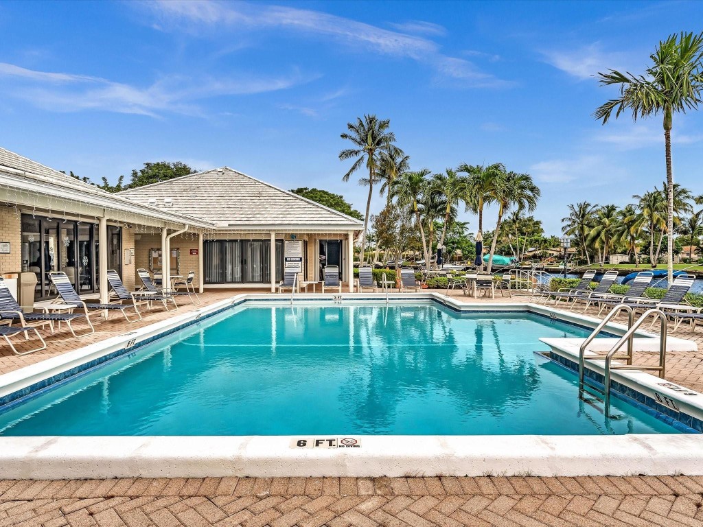 110 Cypress Club Dr 125