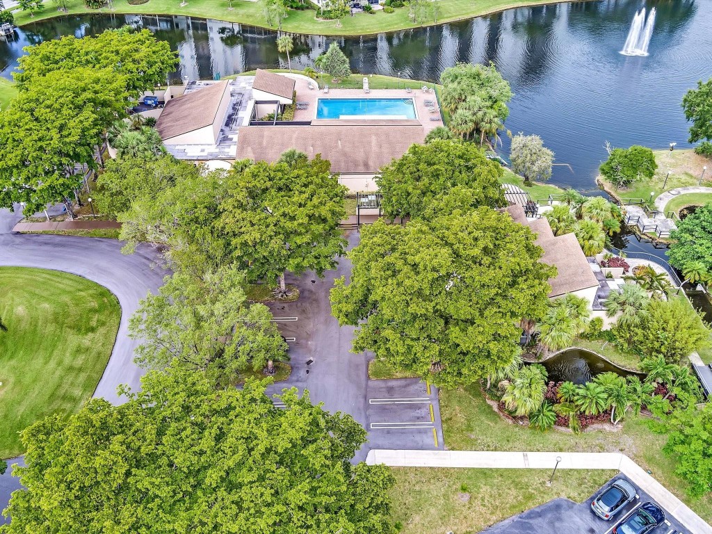 2306 S Cypress Bend Dr 416