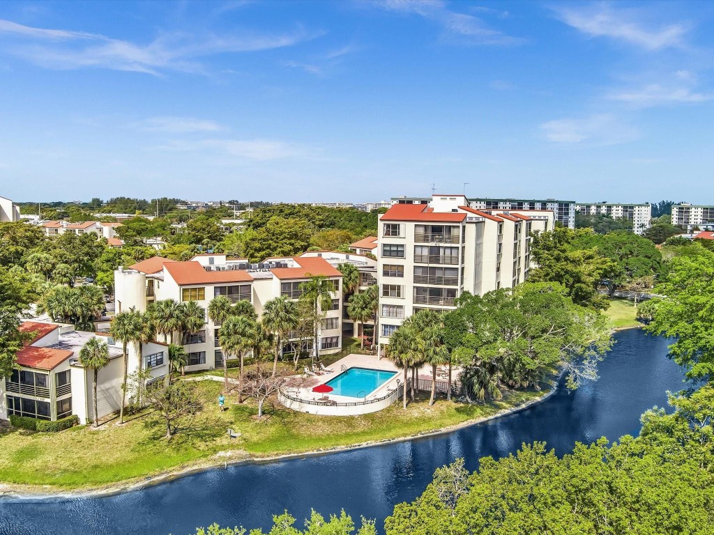 2306 S Cypress Bend Dr 416