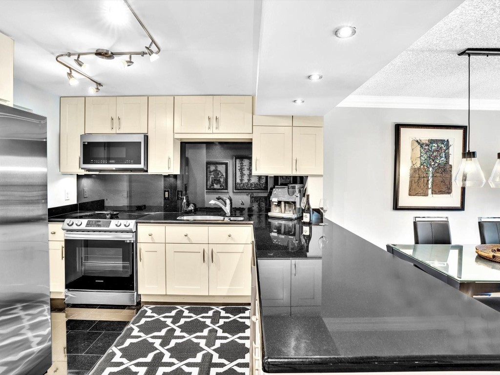 2306 S Cypress Bend Dr 416