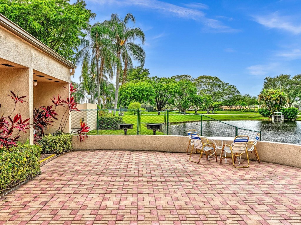 2306 S Cypress Bend Dr 416