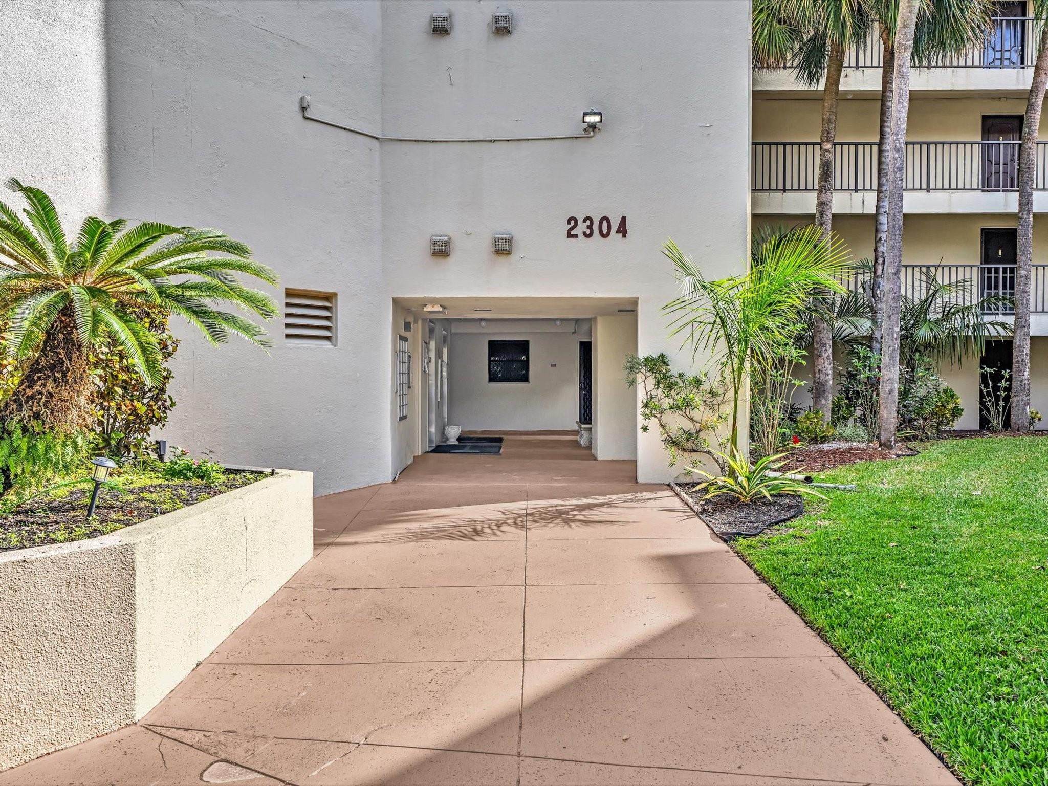 2306 S Cypress Bend Dr 416