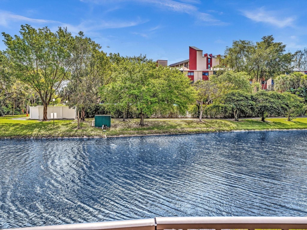 2306 S Cypress Bend Dr 416