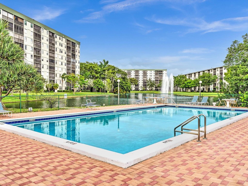 2306 S Cypress Bend Dr 416