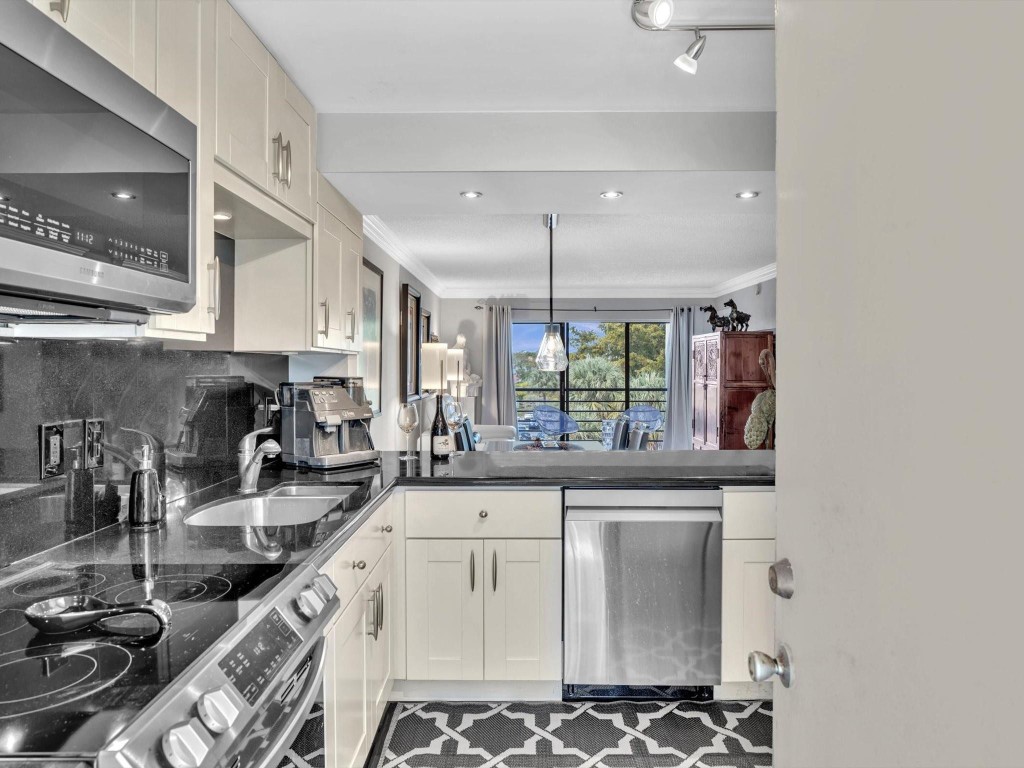 2306 S Cypress Bend Dr 416