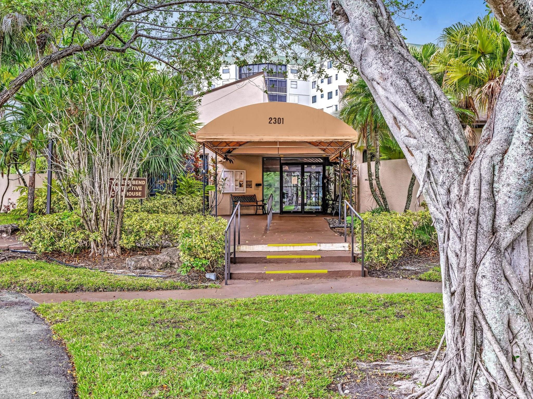 2306 S Cypress Bend Dr 416