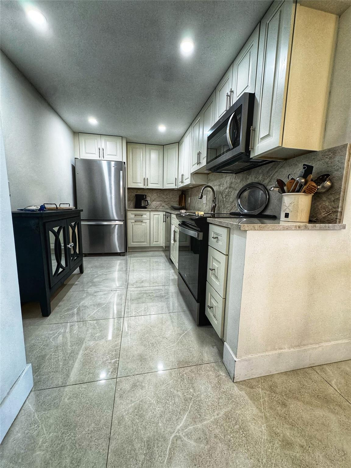101 Briny Ave 1809