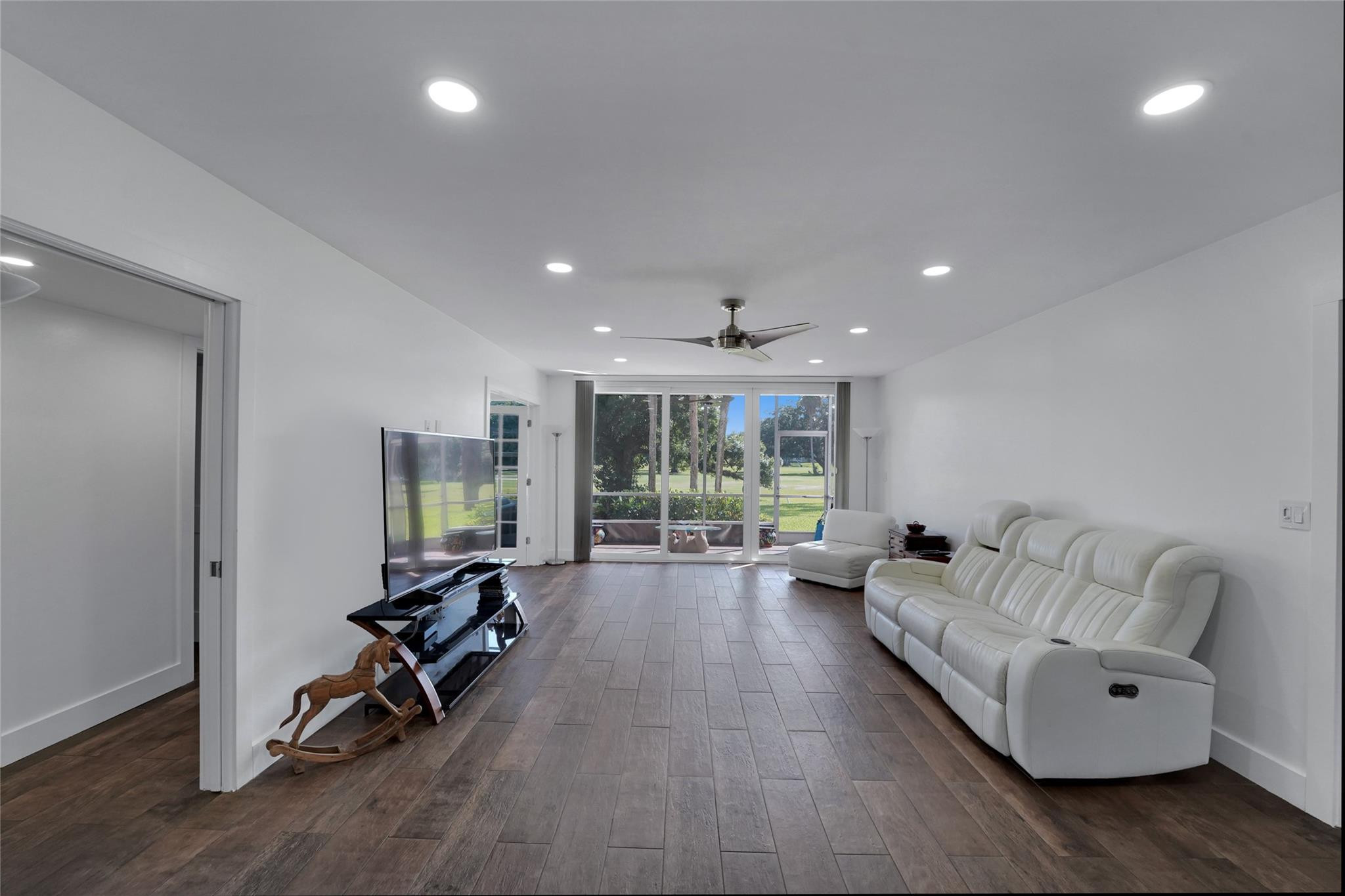 565 Oaks Ln 110
