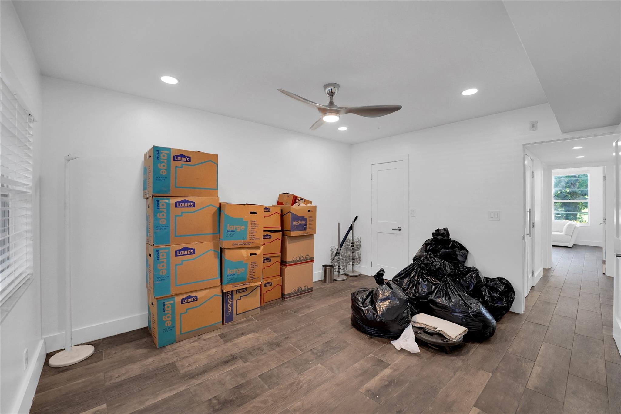 565 Oaks Ln 110
