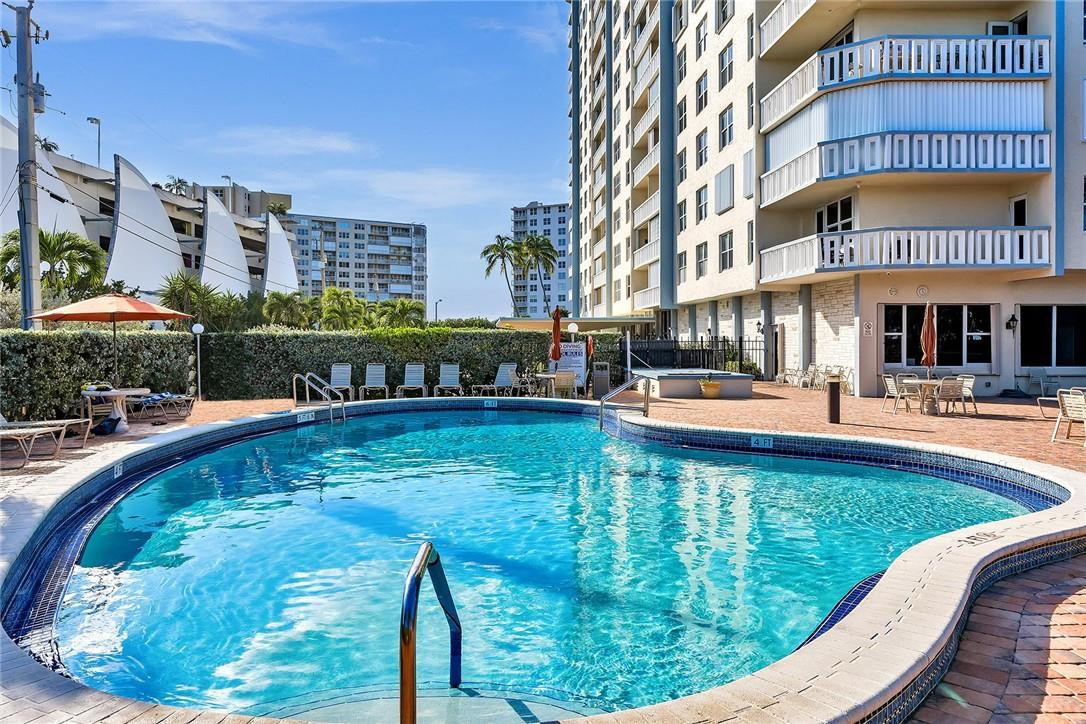 305 N Pompano Beach Blvd 1402