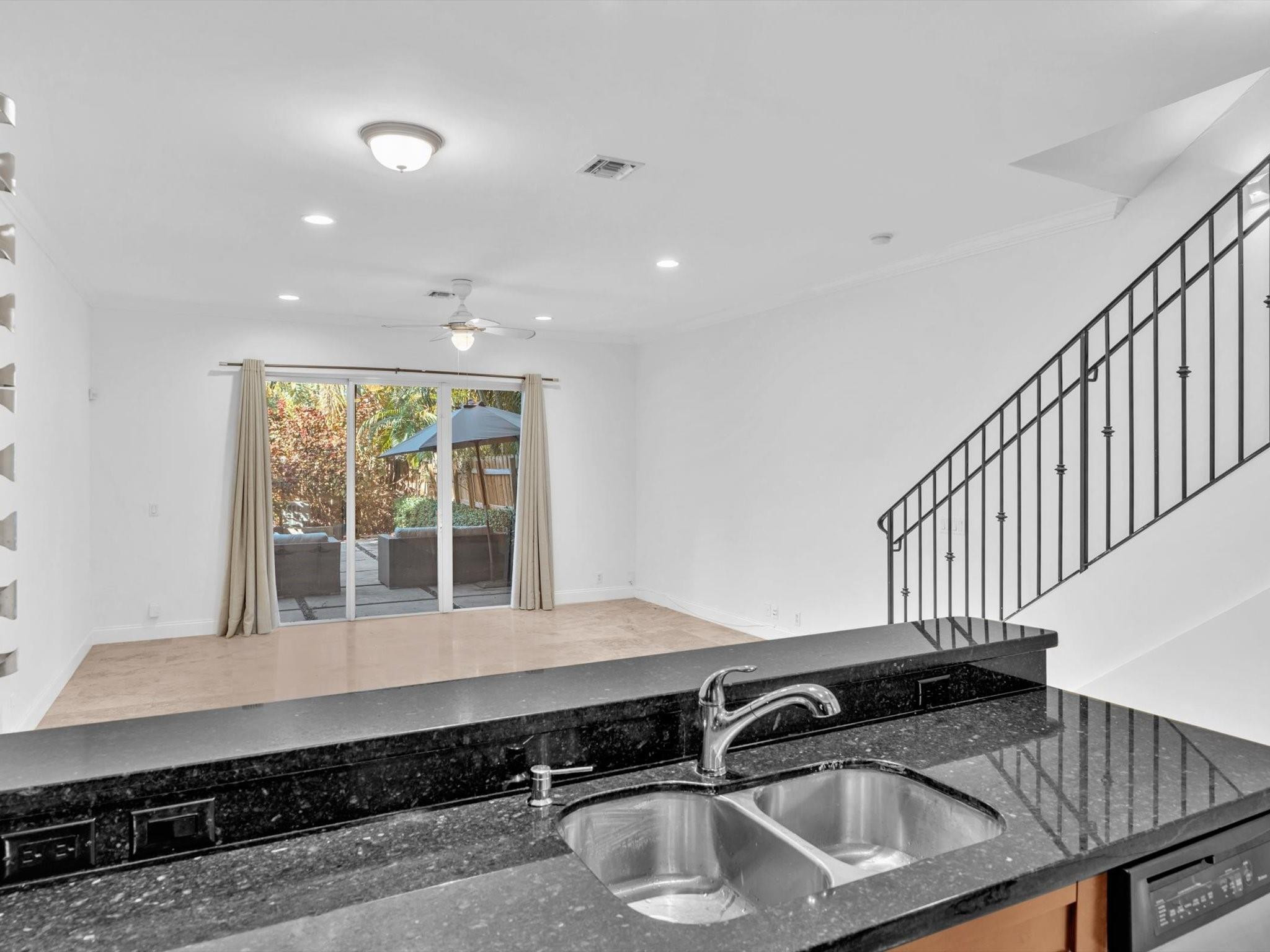 1139 NE 13th Ave 1139