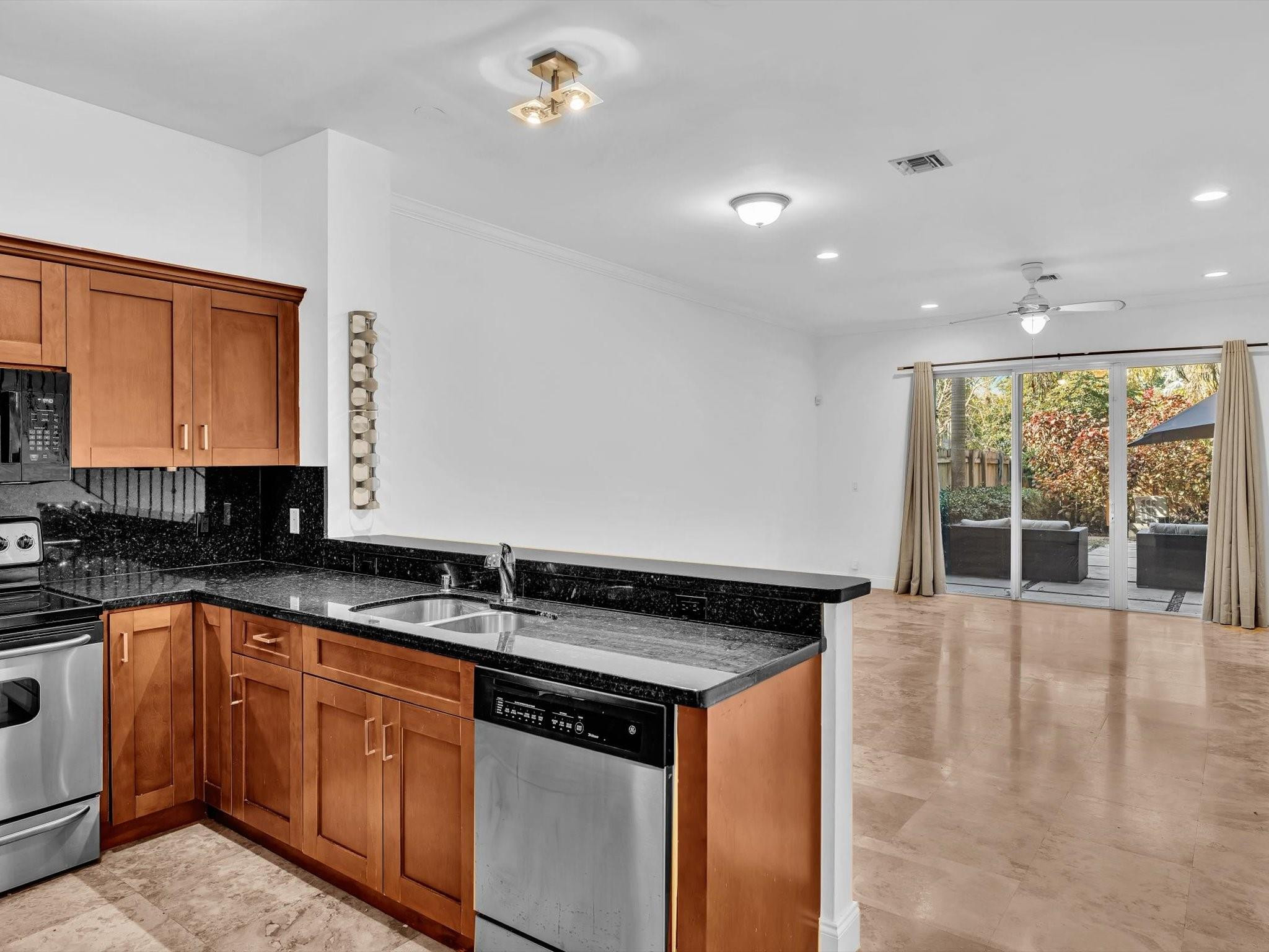 1139 NE 13th Ave 1139