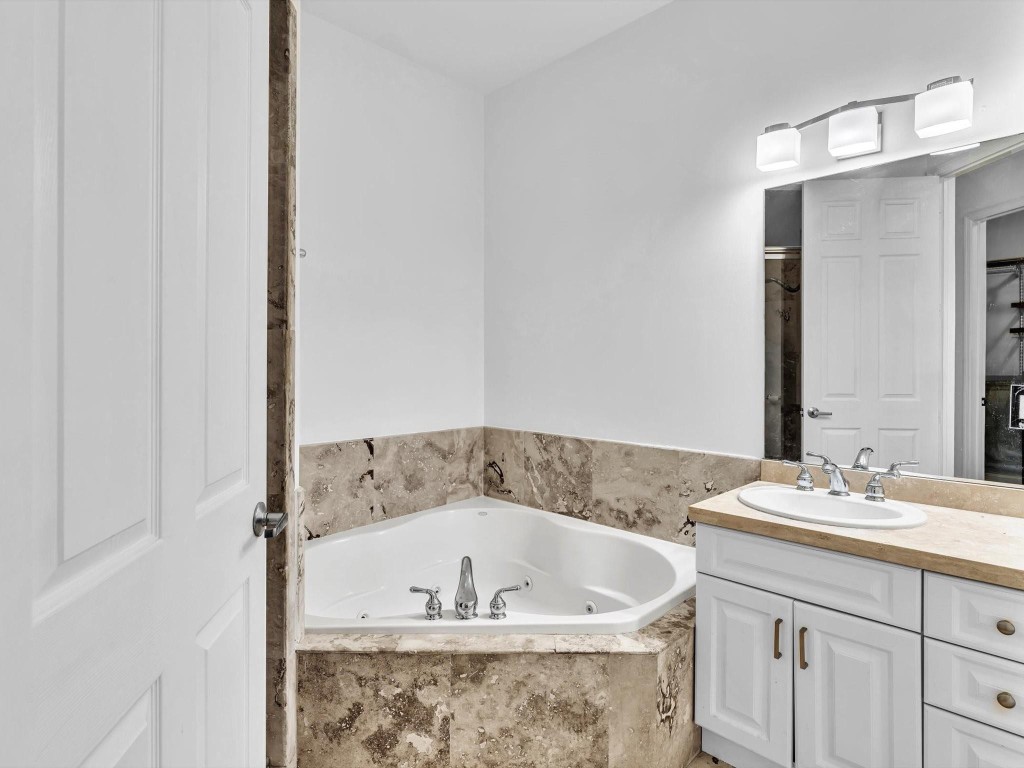 1139 NE 13th Ave 1139