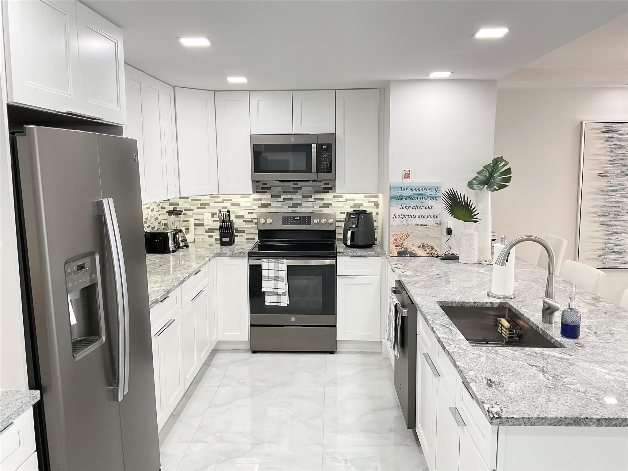 1149 Hillsboro Mile 410