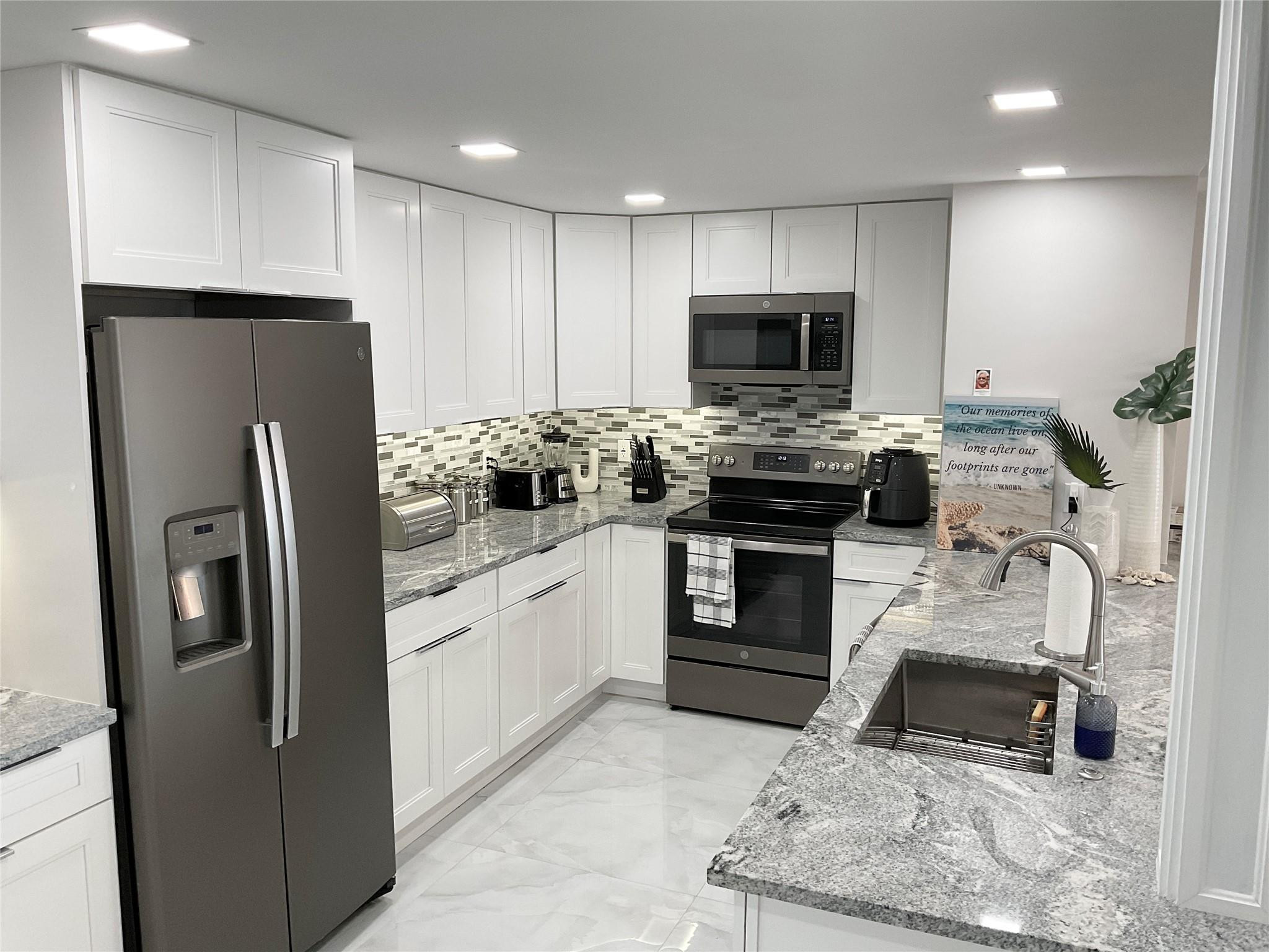 1149 Hillsboro Mile 410