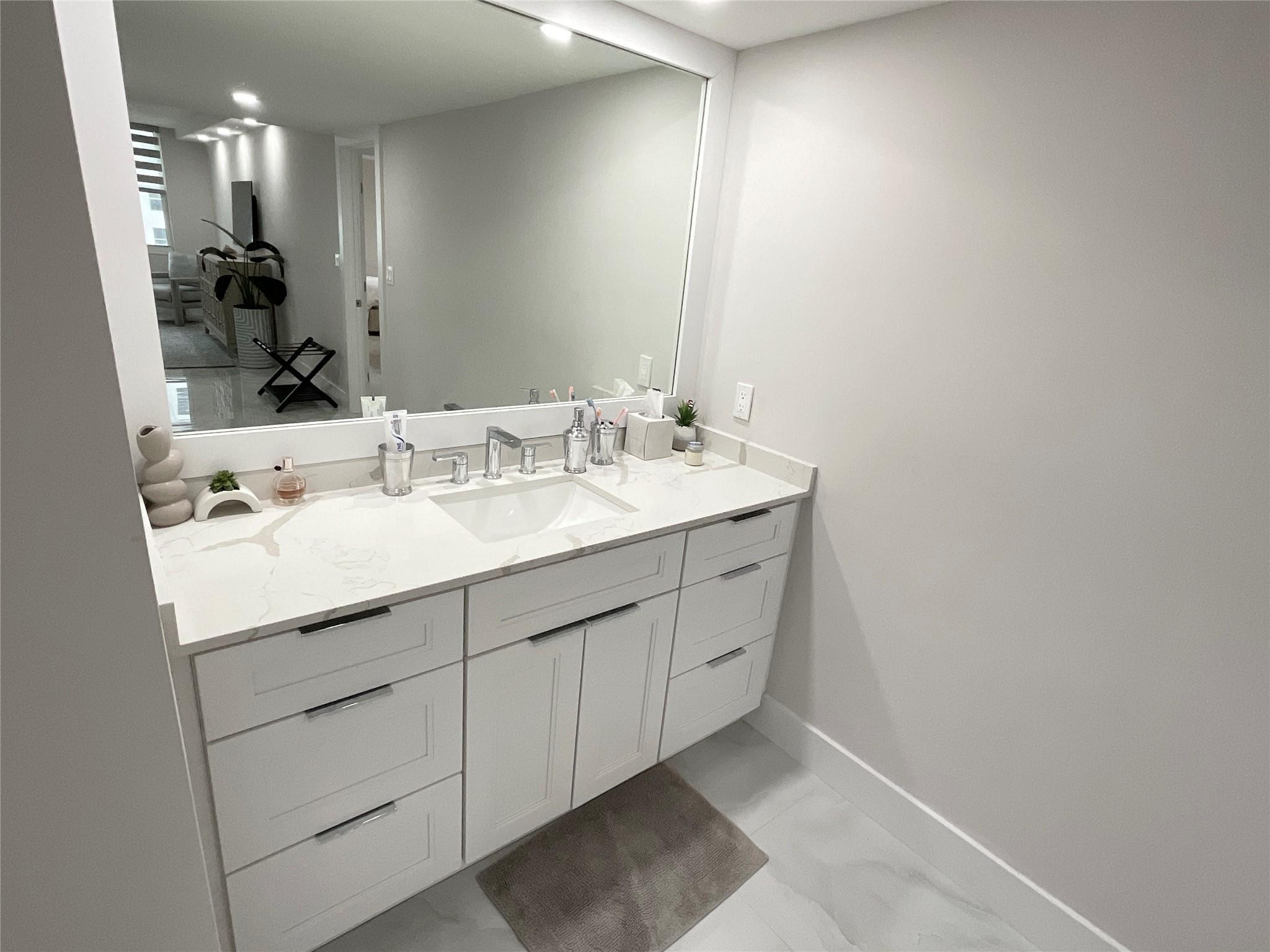 1149 Hillsboro Mile 410